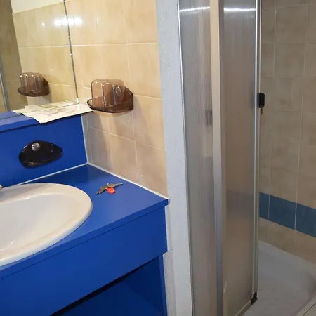 Studio/mezzanine Climatise 4 Pers. A 100m Avec Piscine Et Parking - - Fr-1-225-707